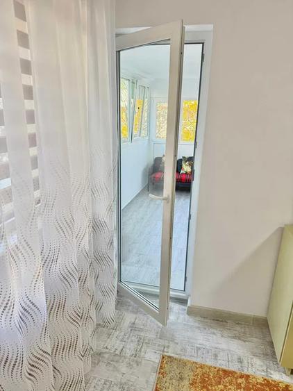 Apartament 2 camere, semidecomandat, 58 mp, ac, balcon, metrou, Parc Bazilescu