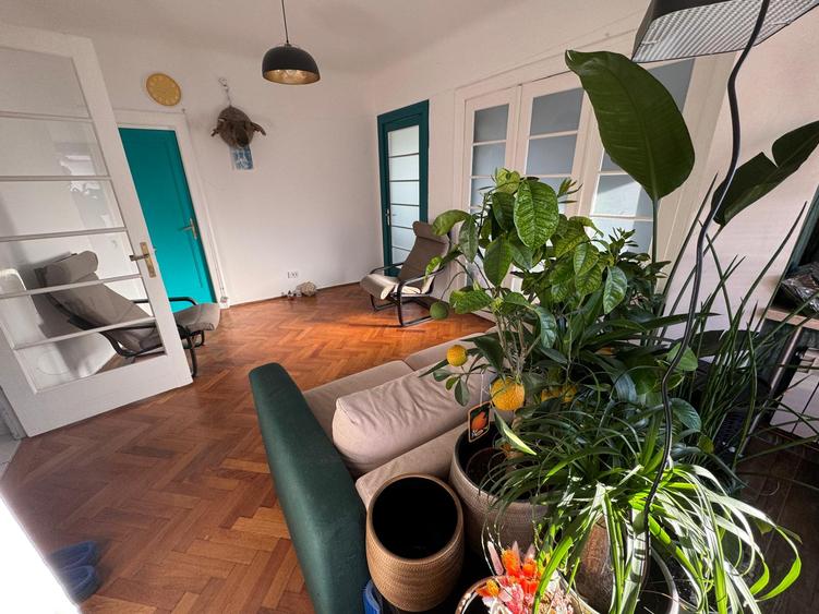 Vanzare apartament trei camere mobilat/utilat renovat Cotroceni metrou Opera