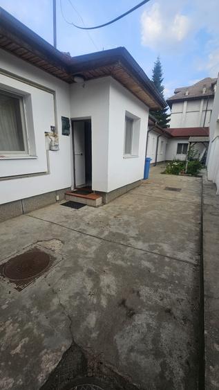 Domenii Inchiriez casa singur in curte 4 cam 4 bai curte libera 150 mp centala g