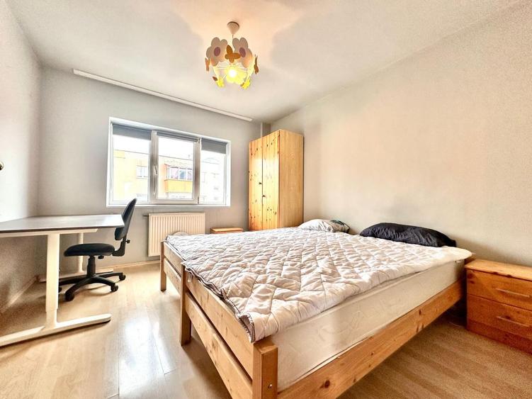 Apartament spatios 4 camere + parcare, pretabil ptr ERASMUS