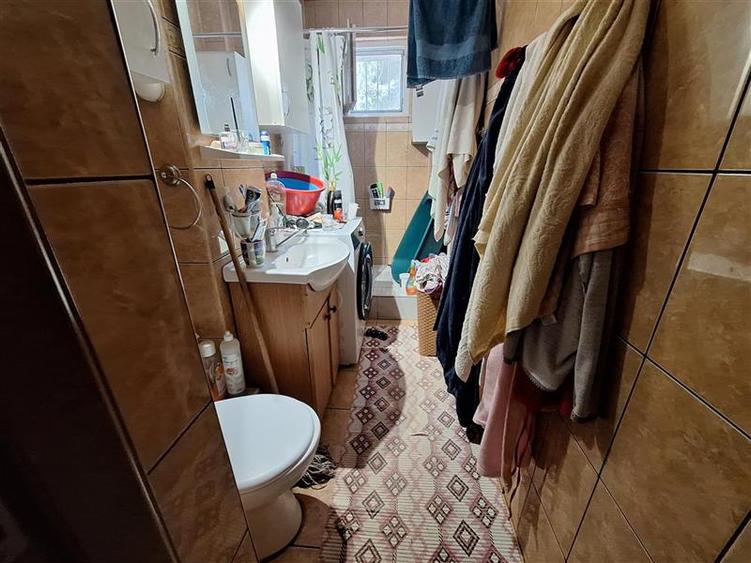 Apartament 2 camere demidecomandat , zona Milcov