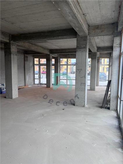 Vanzare spatiu comercial 100 mp cu vitrina stradala - SELIMBAR