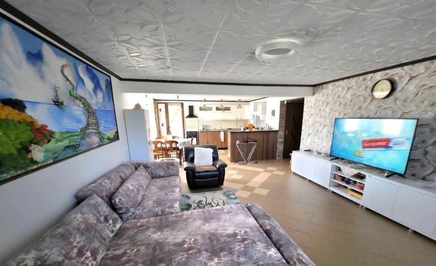 Vand casa singur in curte Bod, cu teren si garaj