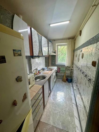 PODU ROS - 1001 ARTICOLE - 3 CAMERE - ETAJ 3 DIN 10 - BLOC DIN 1970 FARA RISC SEISMIC