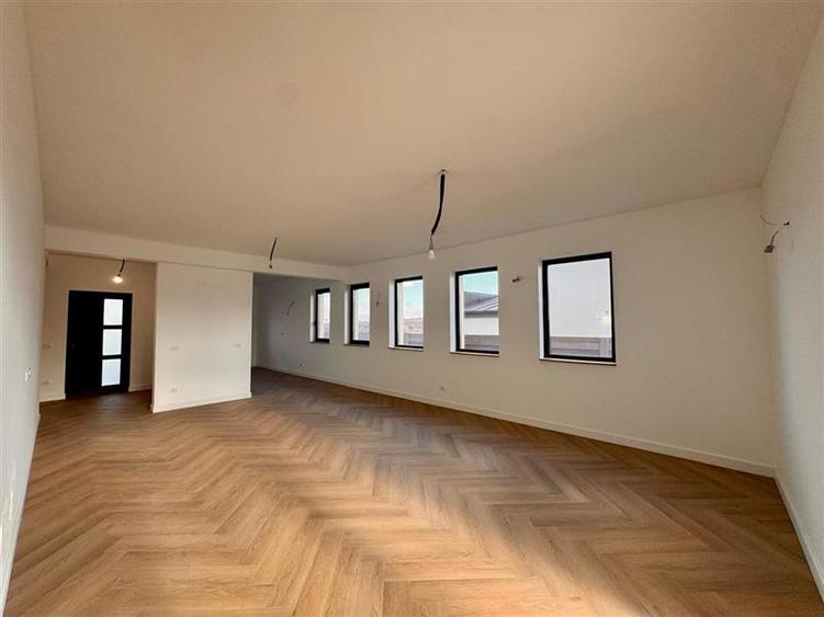 Casa individuala parter cu priveliste panoramică in Hlincea strada privata