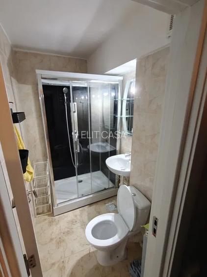Apartament cu 3 camere, zona Podu Ros - 5