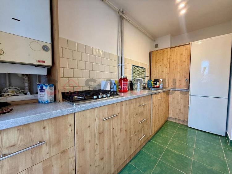 Apartament renovat, etaj intermediar, zona Bucegi