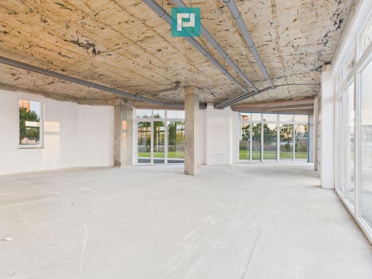 Spațiu comercial 208 mp + 5 parcări, Zona Aradului