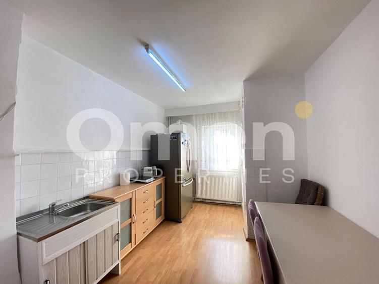 Apartament spatios cu 4 camere decoamndat, zona Republicii