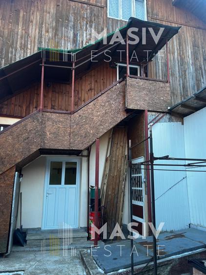 Casă spațioasă de vânzare în Azuga – 9 camere, 6 băi, vedere la Munții Bucegi