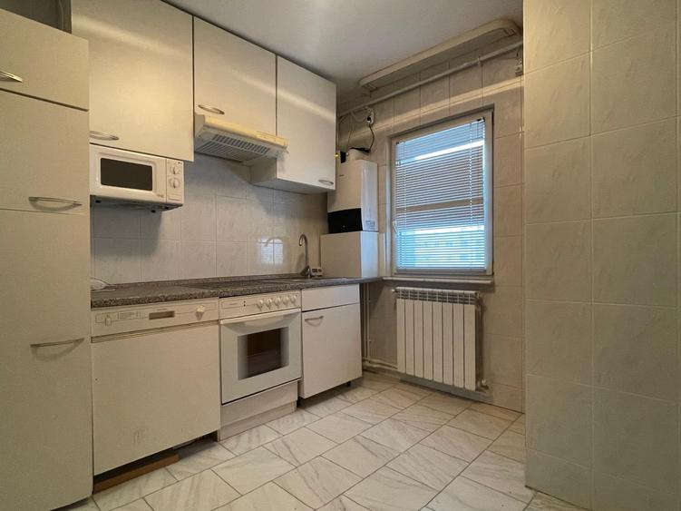 Tomis III, apartament cu 4 camere decomandate, centrala pe gaz, liber