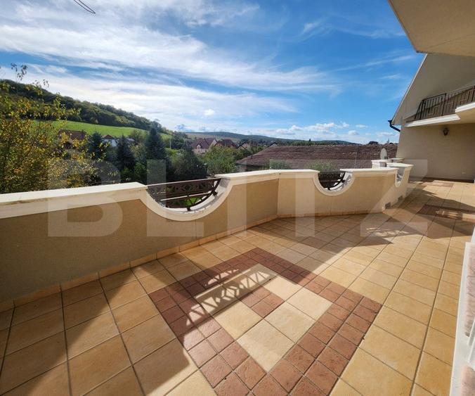 Casa superba cu 13 camere in Sangeorgiu de Mures
