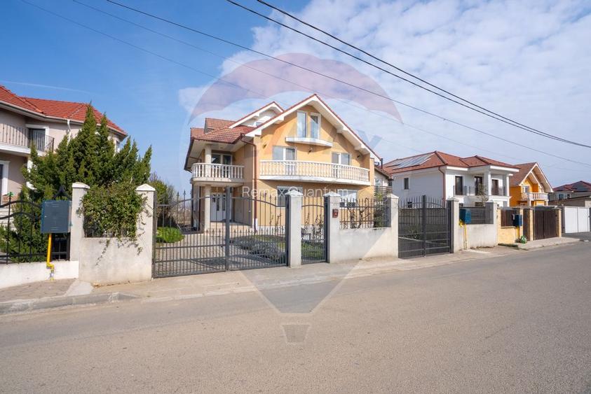 De vânzare Casă spațioasă cu teren 1.000 mp Beverly Hills, Sanmartin - 2