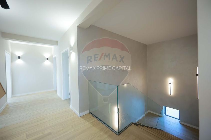 De vânzare Vilă cu 8 camere în Sânmartin, 290 mp util, teren 1100 mp - 26