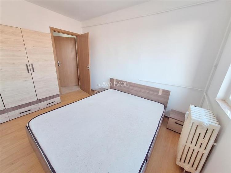 Apartament 2 semidecomandate, zona Milcov - 3