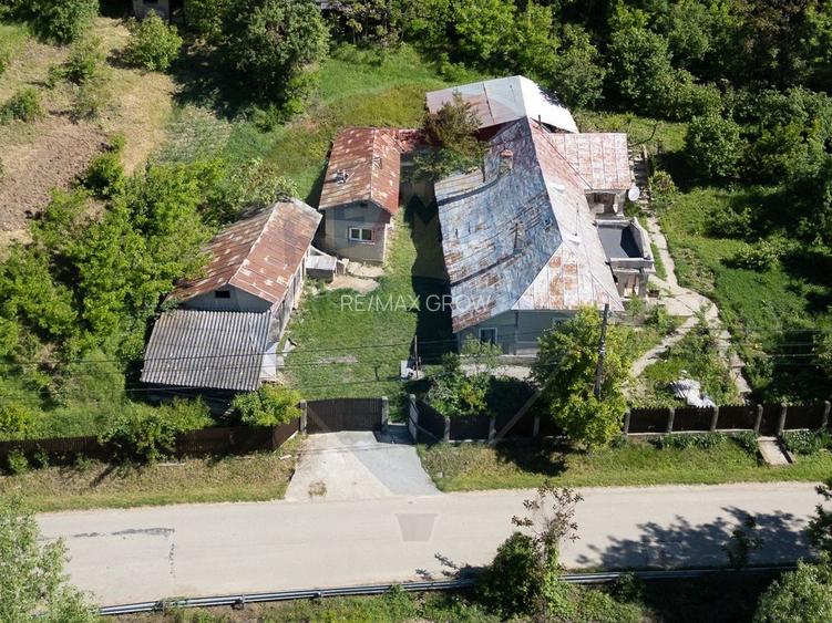 Casă taraneasca de vanzare- PARAVA-BACAU - 2