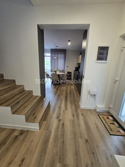 Duplex despartit prin camera tehnica - 4 camere Toate Utilitatile - 13