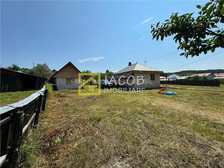 Casa parter (caramida) cu anexa (BCA) pe un teren 1180 mp, sat Strugari, jud Bac - 2