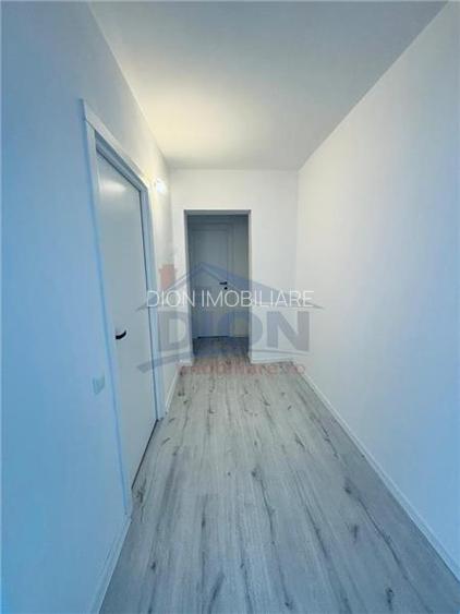 Titan - Piata Minis - Liceul Cuza - 8