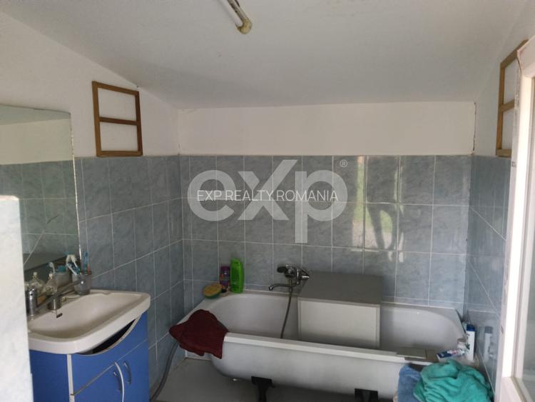 VÂNZARE CASĂ + TEREN 2029 MP - 9