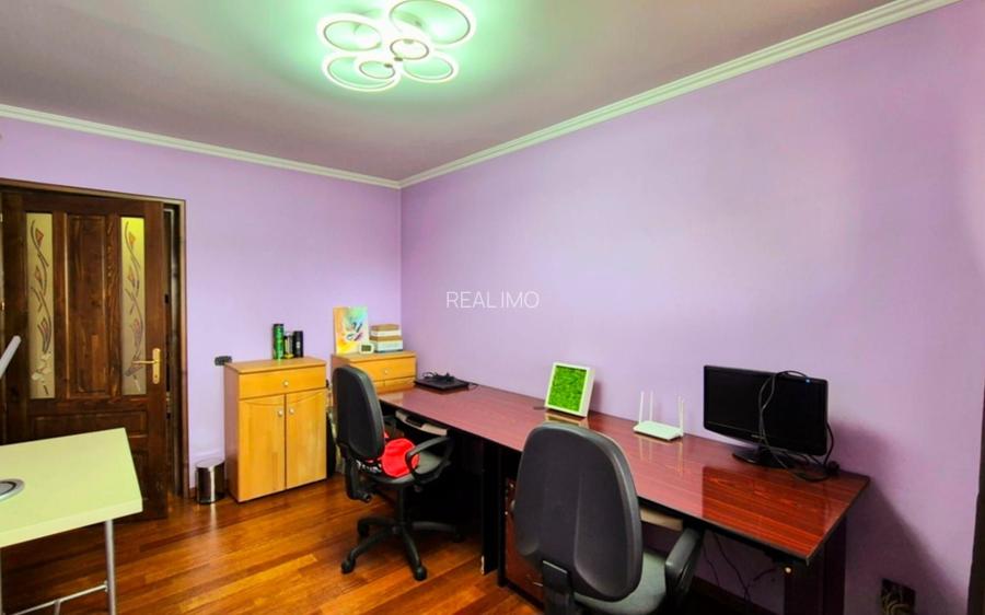 Cauți o casă mare sau spațiu pentru business? Aici le ai pe ambele! - 25