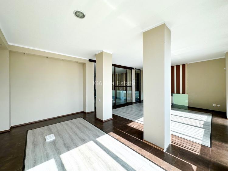 Spatiu comercial stradal cu locuri de parcare privata - 8