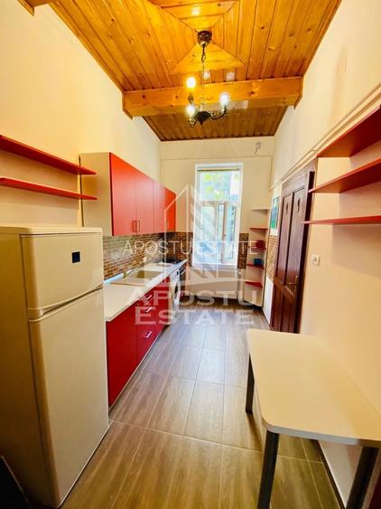 Apartament 3 camere,Centrala proprie ,Clădire istorica,Piața Victoriei - 7