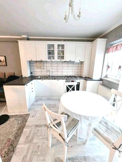 Apartament in zona Terra, 2 camere , bloc cu lift , etaj 3 - 3