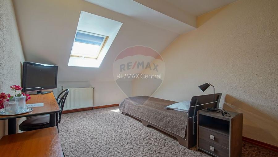 Comision 0 %! Pensiune cu 12 camere de vânzare, str. De Mijloc! - 32