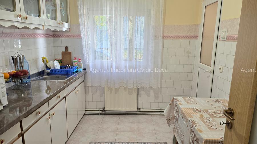 Vand apartament 3 camere decomandat in Deva, zona Enescu, parter inalt, mobilat - 9