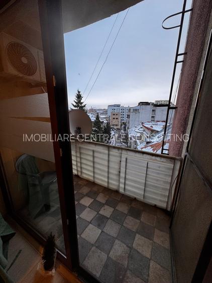 Apartament mare, luminos, 50 metri de metrou. - 13