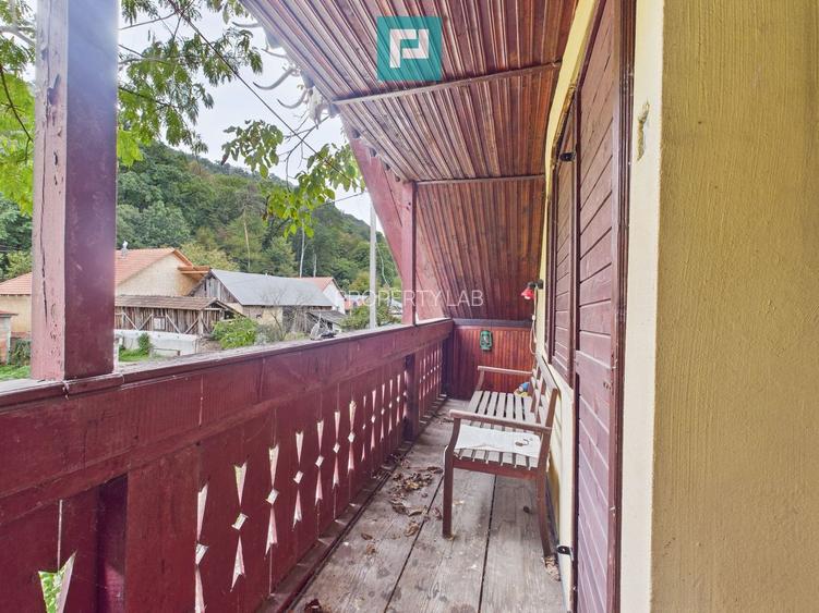 Casă de vacanță cu teren  în Lipova - 4