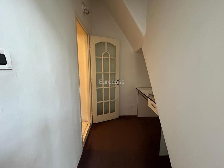 Doua camere plus spatii comune in cladire istorica - 4