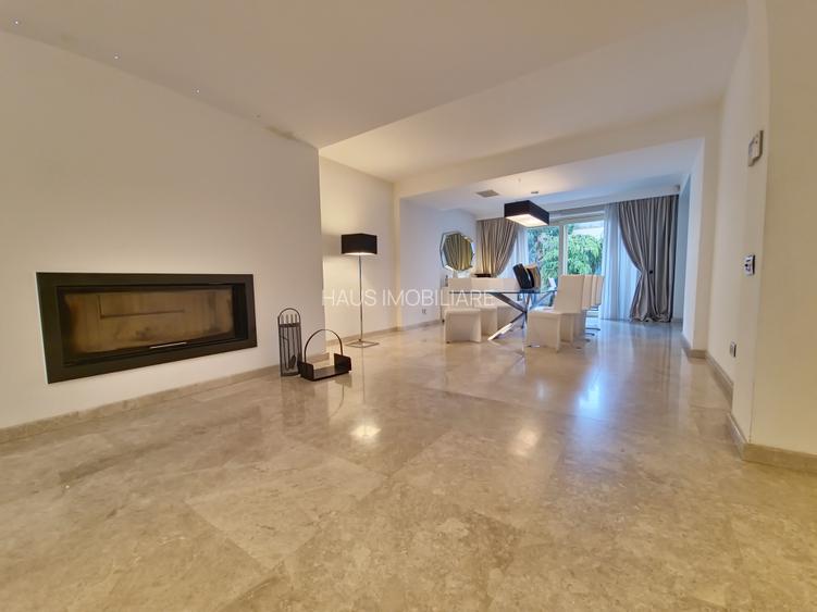 Vila deosebita  la un pas de mare mobilata si utilata - 17