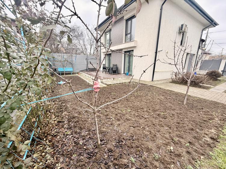 Casa moderna sector 4 P+1+Pod. 5 cam.Util 125mp. Terem 296mp - 2