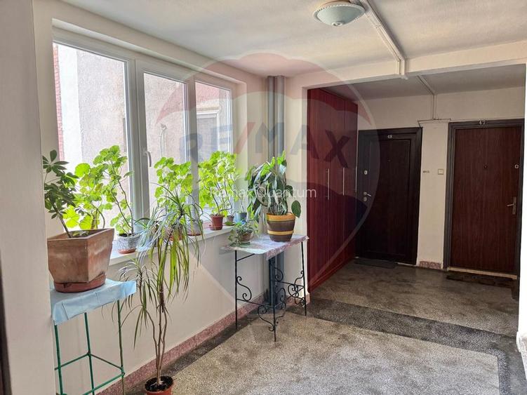 De vânzare apartament cu 2 camere, zona Decebal, str. Sovata - 9