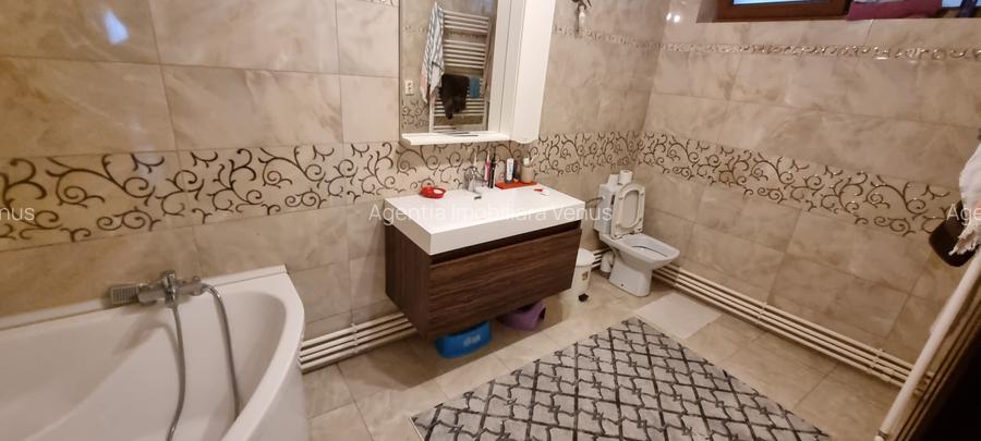 Casa cu etaj la strada zona Casa Lux - 3