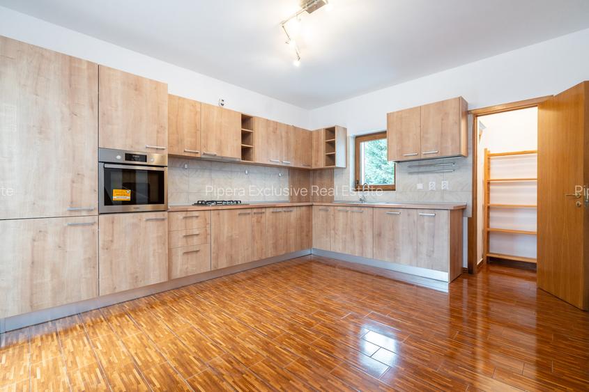 Vilă stradală Iancu Nicolae – 252 mp, ideală birouri/clinică, curte și parcare . - 9