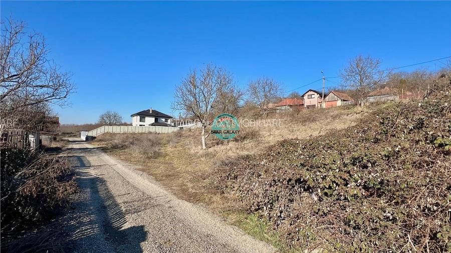 Vand teren cu suprafata de 835 mp str Viile Dealului Mic l - 3