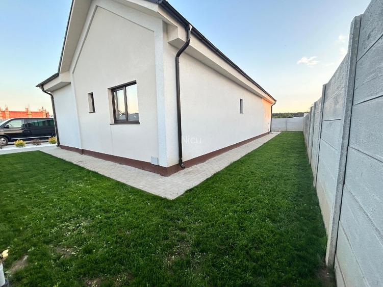 Casa individuala 3 camere,2 bai,o bucatarie,beci incalzire pardoaseala teren 450 - 3