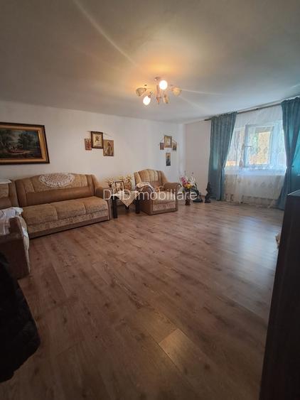 Casă P+1, compusă din 2 apartamente (intabulate separat), Tomești - 4