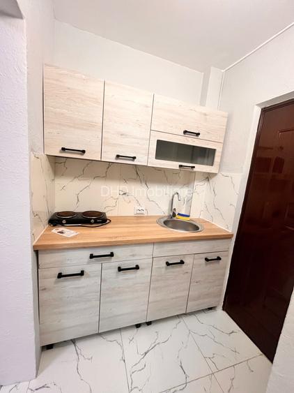 Cameră de cămin cu baie proprie,cu chirias,zona Mihail Sturdza,etaj 1 - 8