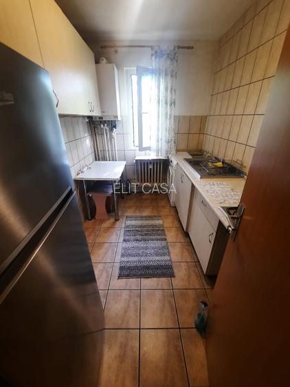 Apartament cu 2 camere, etaj 2/4, zona Podu Ros - 9