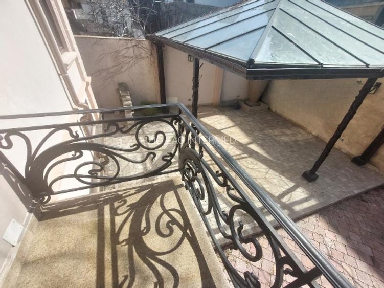 Ultracentral - cladire emblematica D+P+1+M, 430 mp., curte 200  mp. - 5