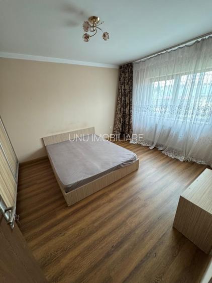 Apartament 1 camera decomandat etaj 2/3 - loc de parcare-mobilat - liber - 2