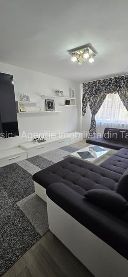 Micro  3 Târgoviște,  vânzare apartament 3camere, Etaj 1 - 28
