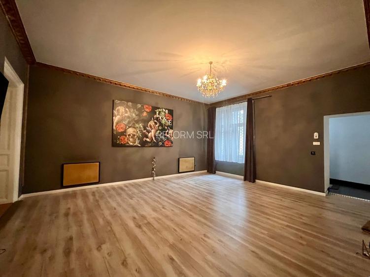 De vânzare apartament 3 camere zona semicentrală - 2