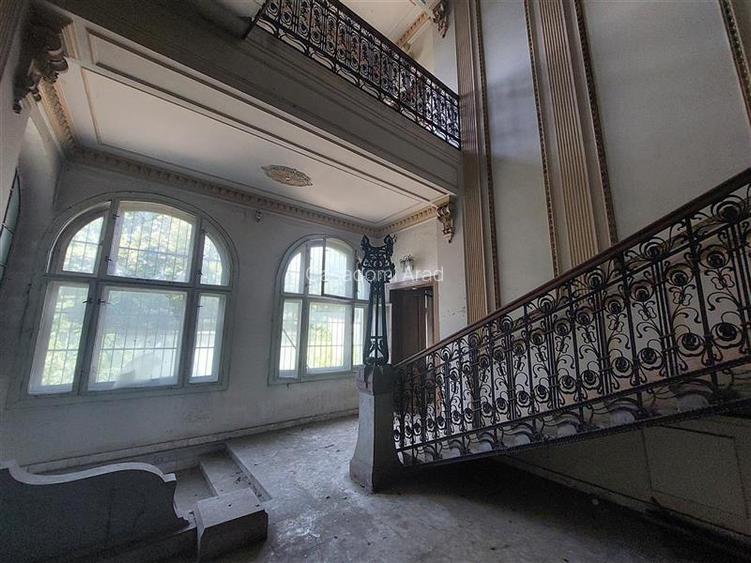 Cladire ultracentrala cu curte privata, pentru activitati diverse - 7