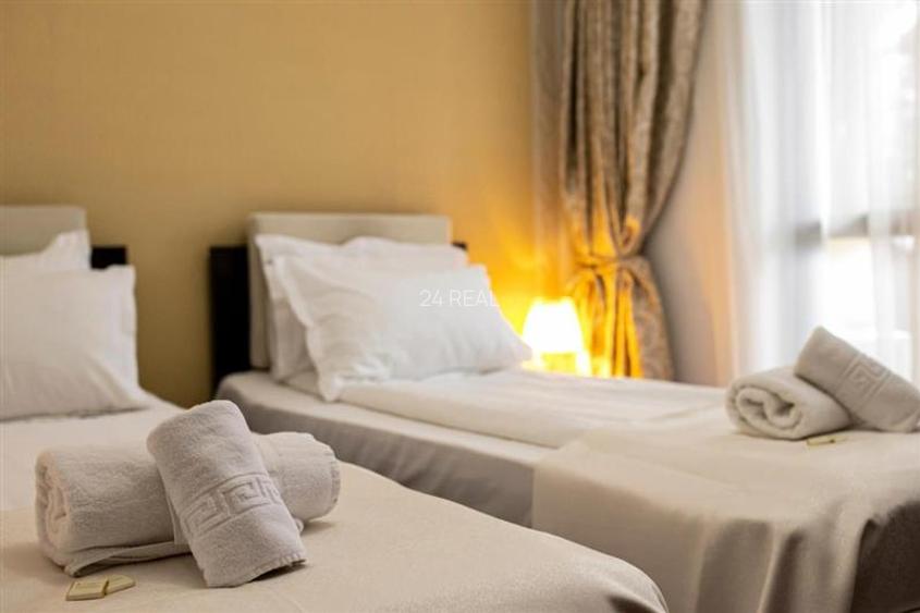 Hotel de vanzare in Predeal potrivit pentru investitie - 15