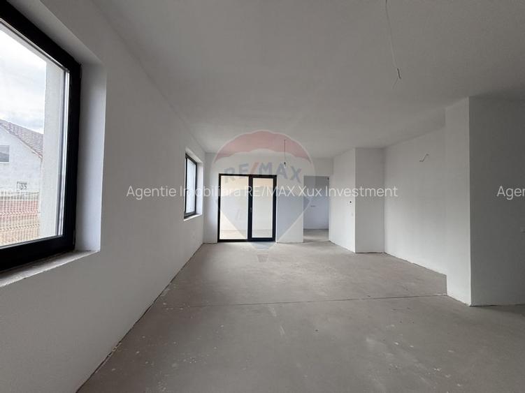 Casă / Vilă cu 4 camere de vânzare - 2